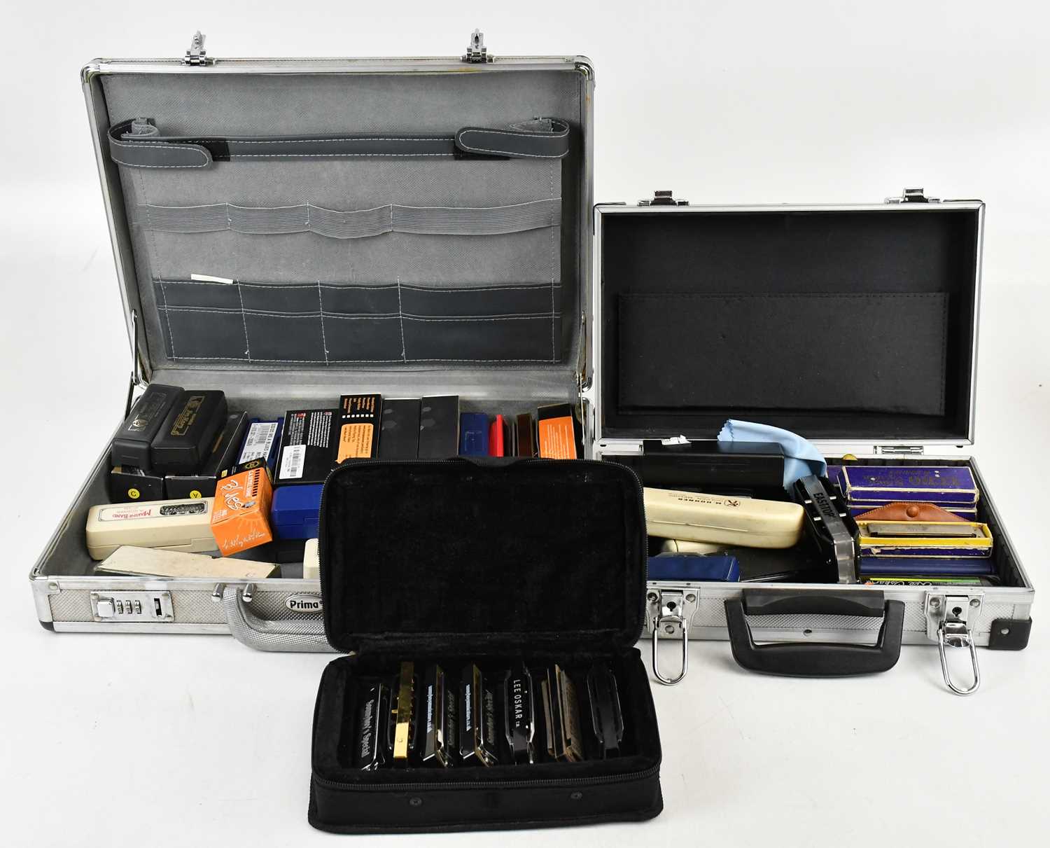 Lot 1075 - A collection of harmonicas, approximately