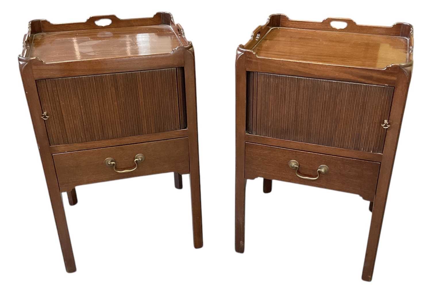 Lot 6 - A pair of reproduction mahogany Georgian style...