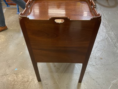 Lot 6 - A pair of reproduction mahogany Georgian style...