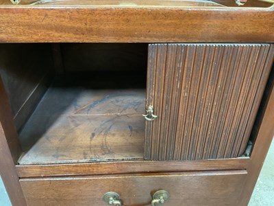Lot 6 - A pair of reproduction mahogany Georgian style...