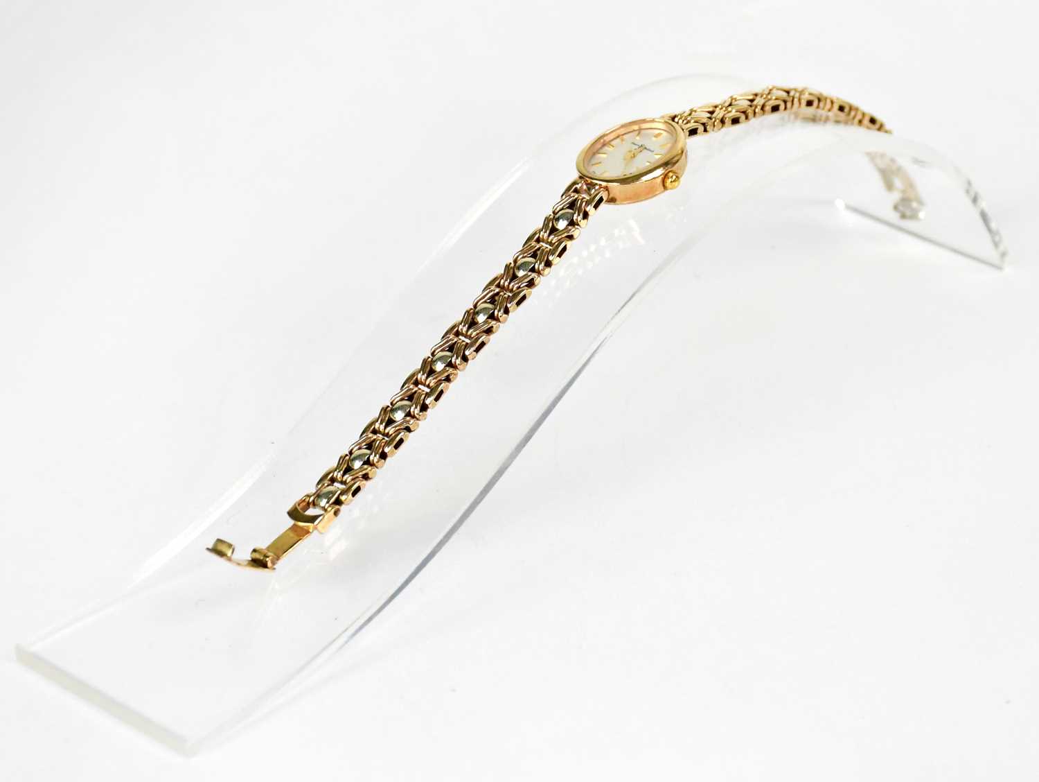 Lot 1009 - STUART BULLOCK; a 9ct yellow gold cocktail...