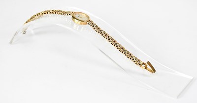 Lot 1009 - STUART BULLOCK; a 9ct yellow gold cocktail...