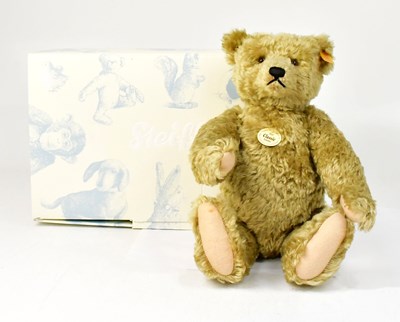 Lot 427 - STEIFF; a boxed German collectors' bear, '1920...