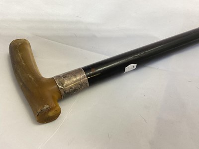 Lot 29 - A early 20th century walking stick with horn...