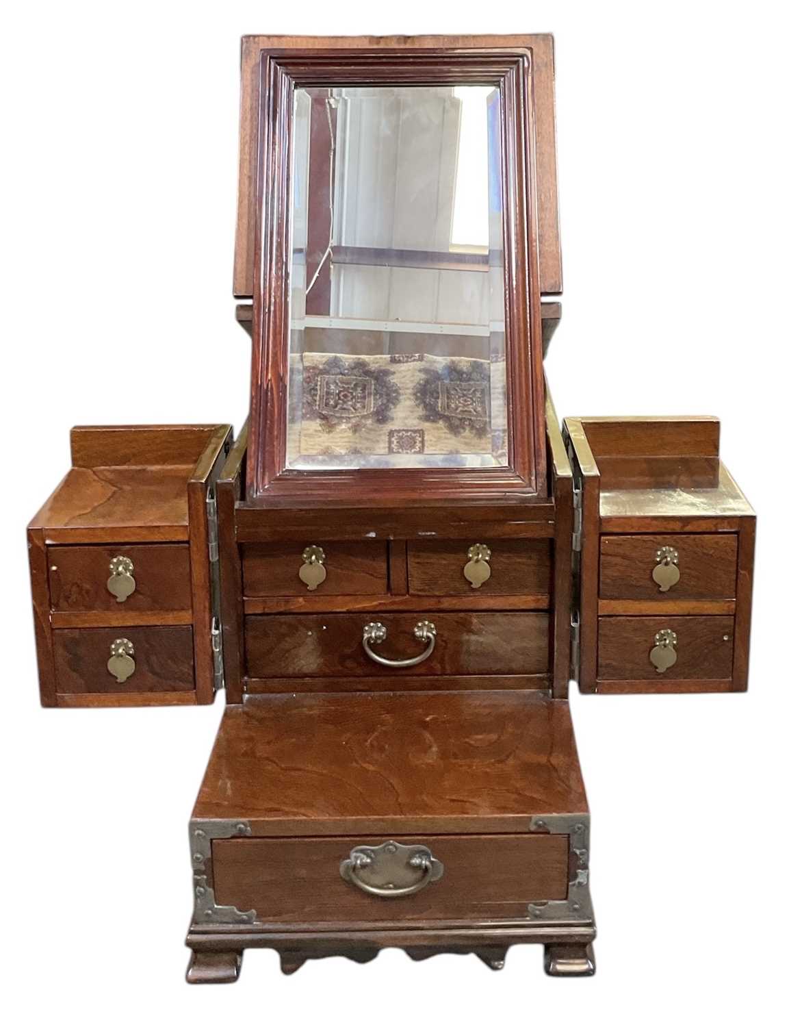 Lot 46 - A reproduction South Korean shaving/toiletry...