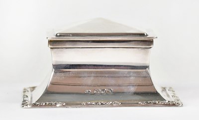 Lot 581 - HUKIN & HEATH; an Edward VII hallmarked silver...