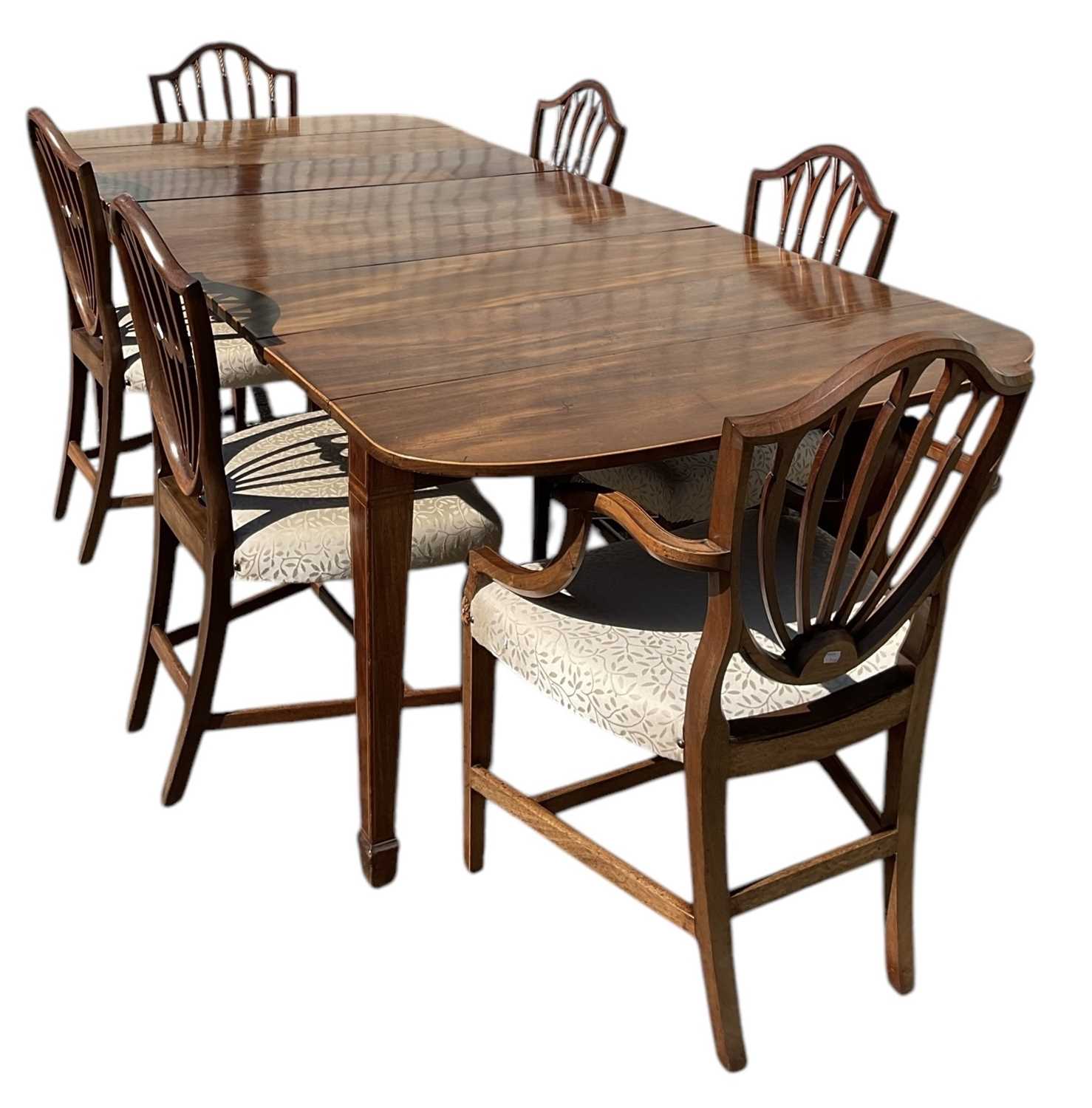 Lot 32 - An Edwardian mahogany and crossbanded...