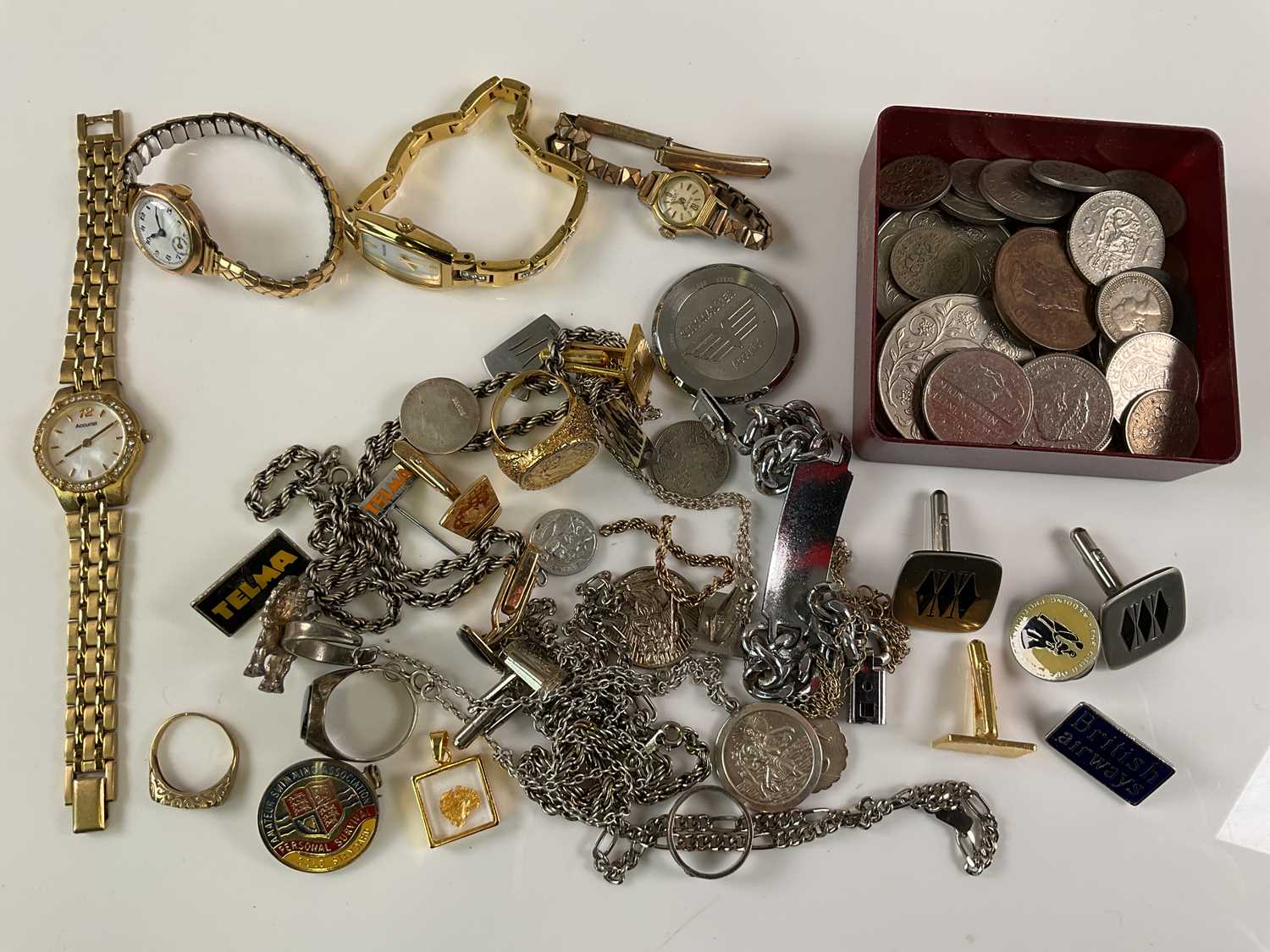 Lot 589 - A 9ct yellow gold dress ring (missing central...