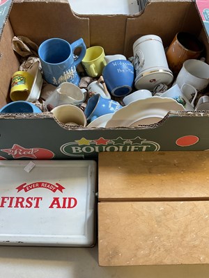 Lot 305 - A large collection of various mugs and jugs.