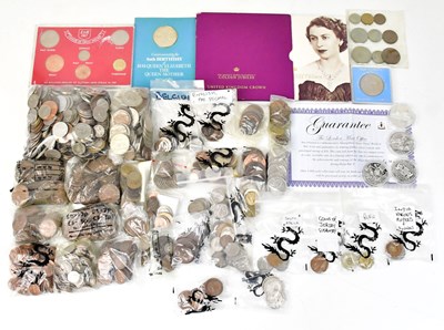 Lot 1241 - A collection of UK and world coinage, to...
