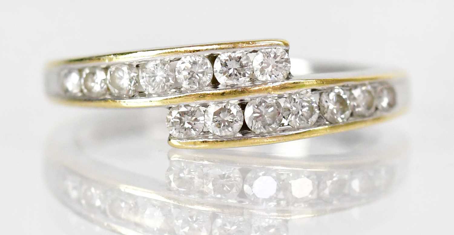 Lot 1298 - An 18ct yellow gold split ring set with