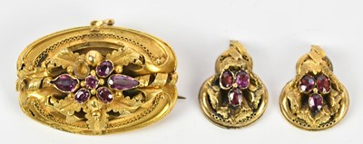 Lot 68 - A Victorian yellow metal mourning brooch set...
