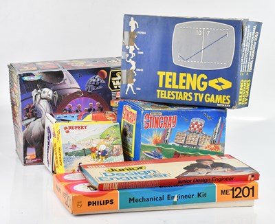 Lot 2122 - A collection of vintage games and toys...