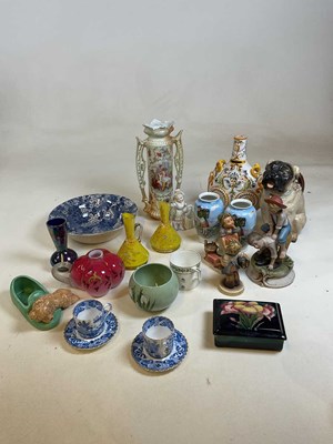 Lot 299 - A group of decorative ceramics including a...