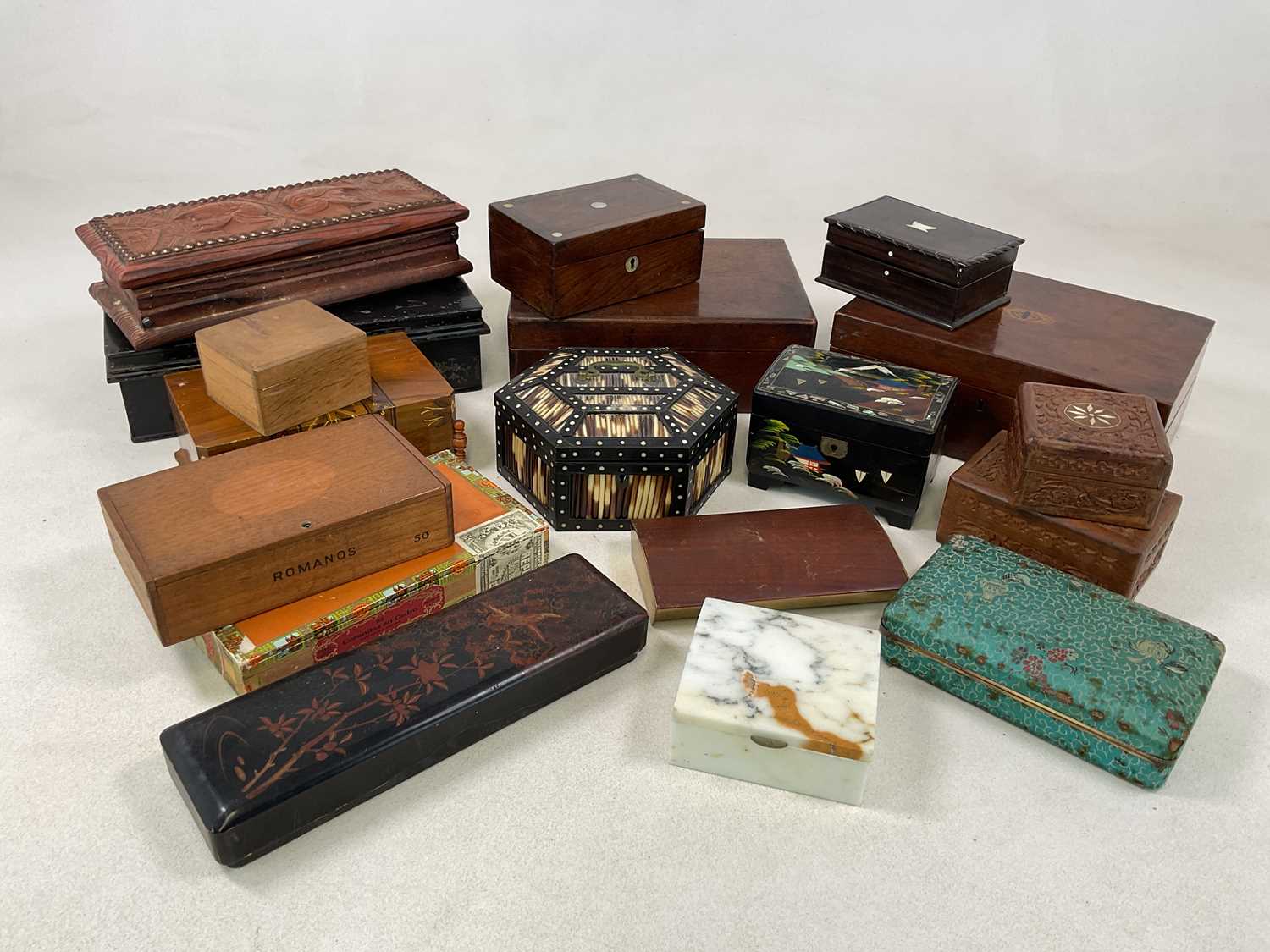 Lot 29 - A collection of various types of boxes,