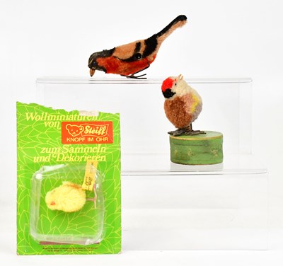 Lot 450 - STEIFF; two toy birds, comprising a 'Pom Pom...