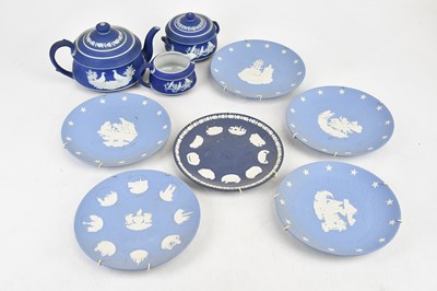 Lot 224 - WEDGWOOD; a collection of blue and white...