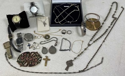 Lot 568 - A quantity of costume jewellery including...