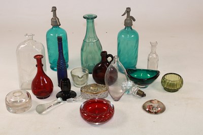 Lot 1155 - A quantity of decorative glass including...