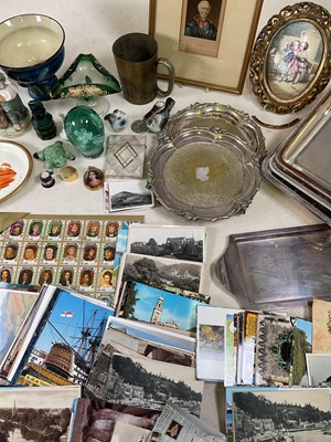 Lot 44 - A small collectors' lot, to include a George...