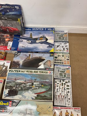 Lot 69 - AIRFIX, REVELL AND TAMIYA; a quantity of kits,...