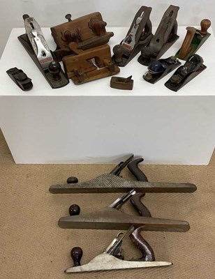 Lot 1112 - A group of woodworking planes including Stanley.