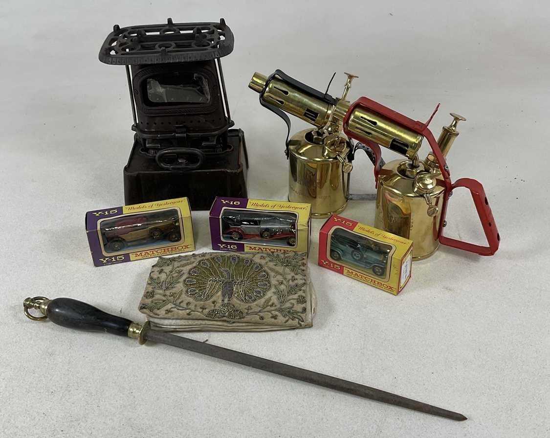 Lot 43 - A group of collectors' items including brass...
