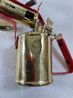 Lot 43 - A group of collectors' items including brass...