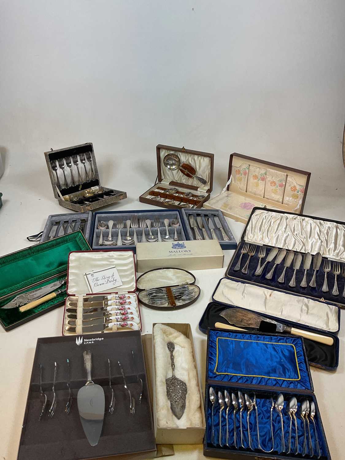 Lot 446 - Various boxed cutlery sets.