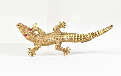 Lot 1398 - A 9ct yellow gold brooch in the form of an...