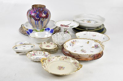 Lot 215 - An assortment of collectors' items including...