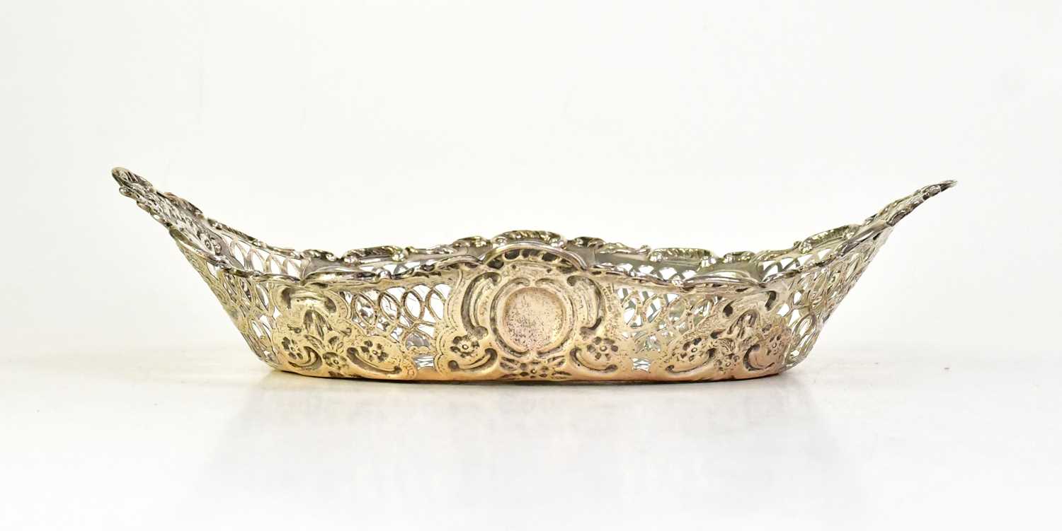 Lot 824 - GEORGE DAVID RATTRAY; a George V hallmarked...
