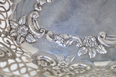 Lot 824 - GEORGE DAVID RATTRAY; a George V hallmarked...
