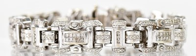 Lot 1404 - A 14ct white gold Art Deco style chain link...