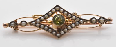 Lot 555 - An Edwardian 9ct yellow gold green peridot and...