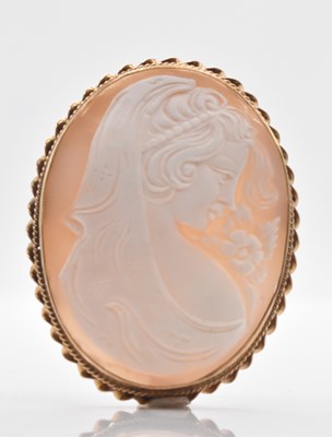 Lot 544 - A large 9ct yellow gold framed oval cameo...