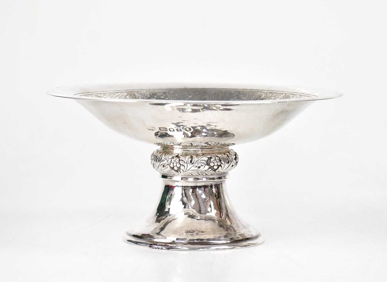 Lot 897 - SEARLE & CO; a George V hallmarked silver...
