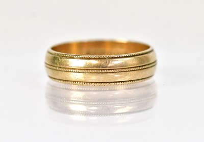 Lot 1321 - A 9ct yellow gold wedding band with beaded...