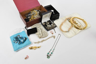 Lot 123 - A collection of assorted costume jewellery...