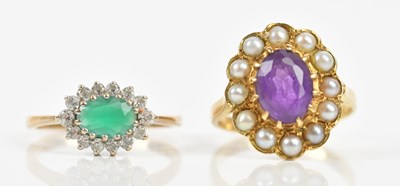 Lot 451 - A 9ct yellow gold cluster ring set with oval...
