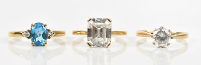Lot 423 - A yellow metal three stone dress ring, the...