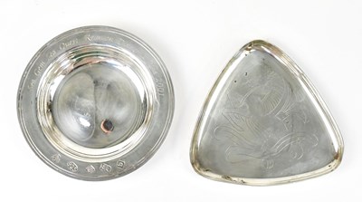 Lot 1068 - C J VANDER LTD; an Elizabeth II hallmarked...