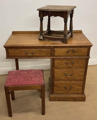 Lot 730 - ALBERT OAKROYD; a single pedestal desk 80 x 98...