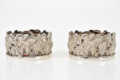 Lot 2137 - TOPÁZIO CASQUINHA; a pair of Portuguese white...