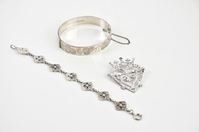 Lot 148 - A hallmarked silver hinged snap bangle, Iona...