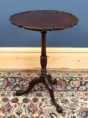 Lot 2789 - An Edwardian mahogany tilt-top table with...