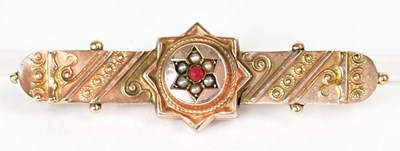 Lot 1393 - A 9ct yellow gold mourning bar brooch set with...