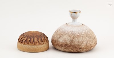 Lot 338 - JON MIDDLEMISS (1949-2021); a squat stoneware...