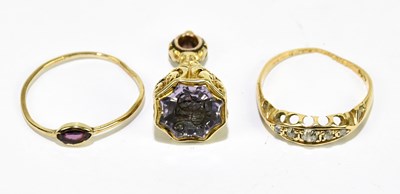 Lot 1239 - An 18ct yellow gold and tiny five stone...