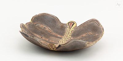 Lot 389 - MAL MAGSON (born 1950); a shallow stoneware...